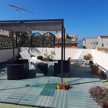 Rosa'S Apartment With Terrace Cagliari Exteriör bild