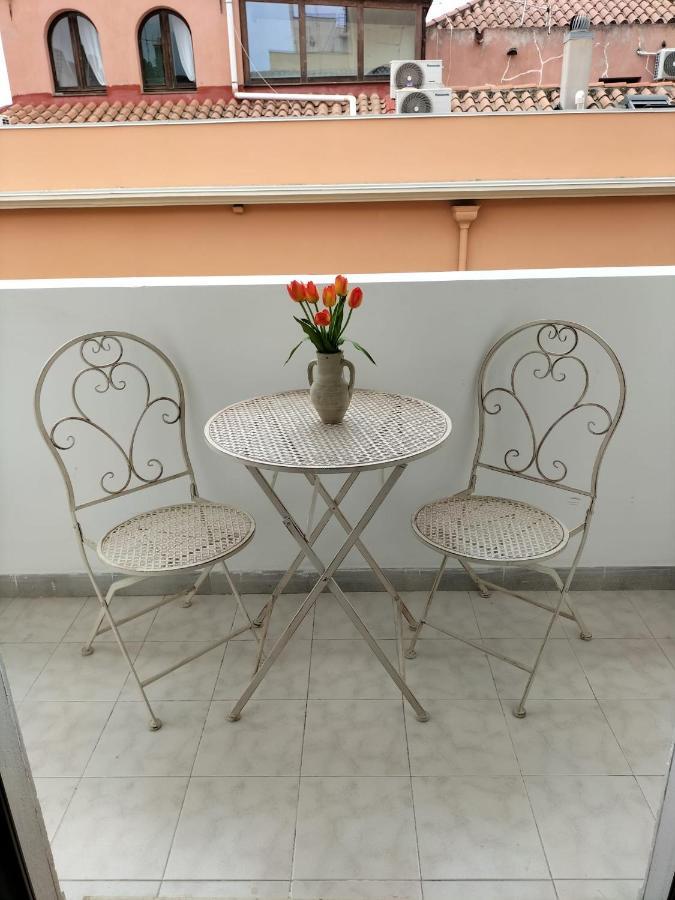 Rosa'S Apartment With Terrace Cagliari Exteriör bild