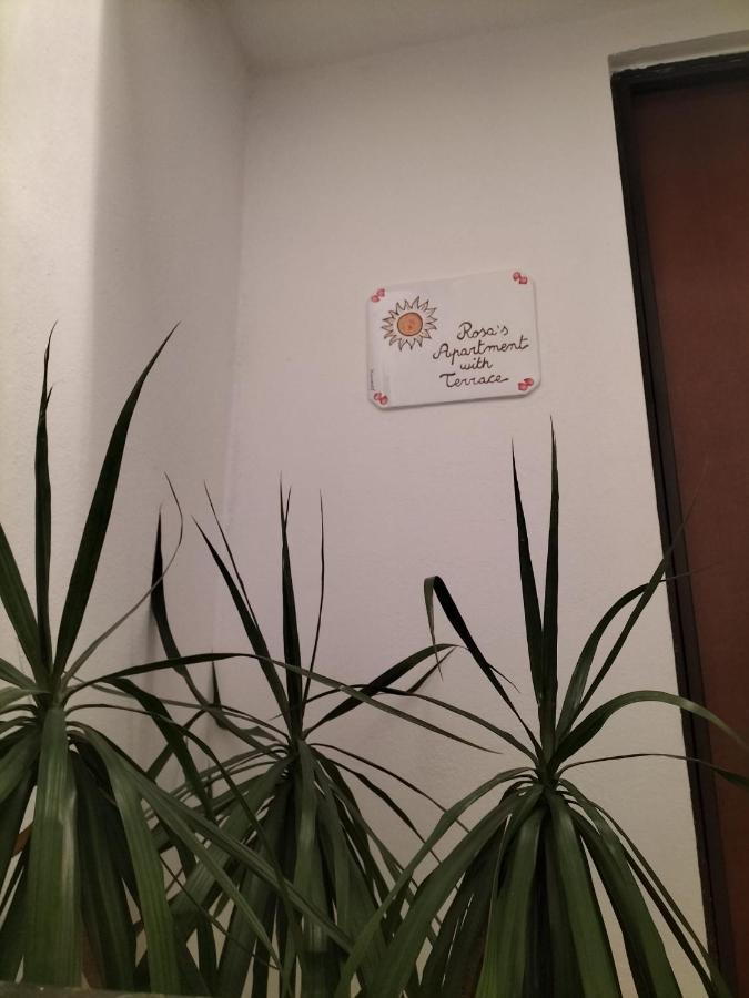 Rosa'S Apartment With Terrace Cagliari Exteriör bild