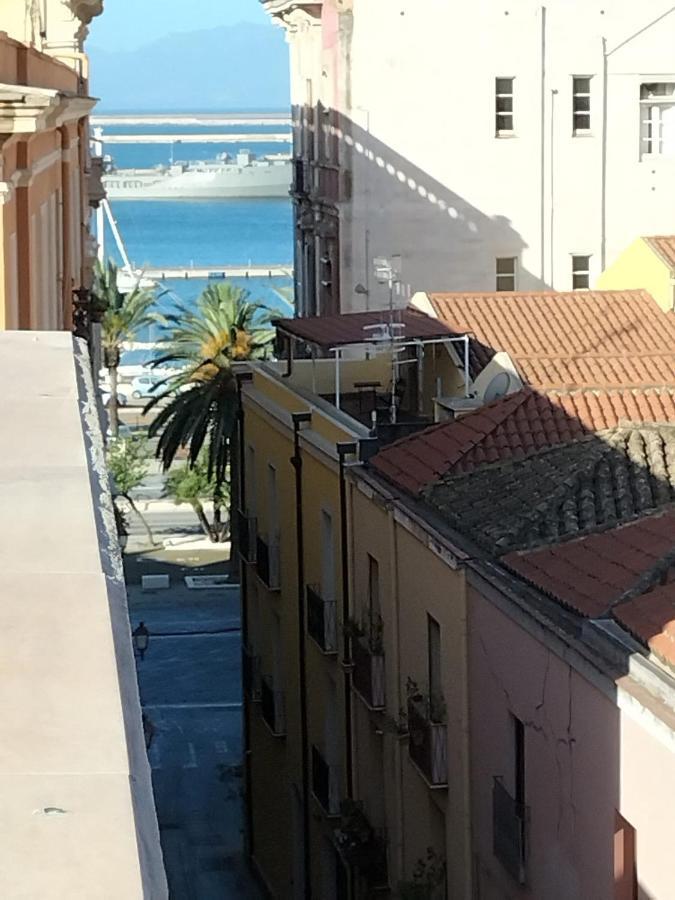 Rosa'S Apartment With Terrace Cagliari Exteriör bild