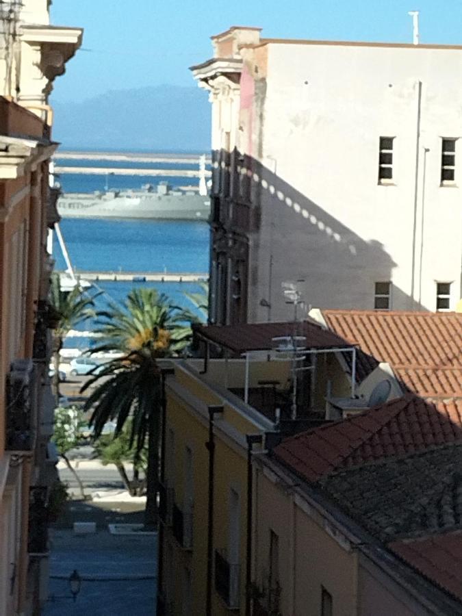 Rosa'S Apartment With Terrace Cagliari Exteriör bild