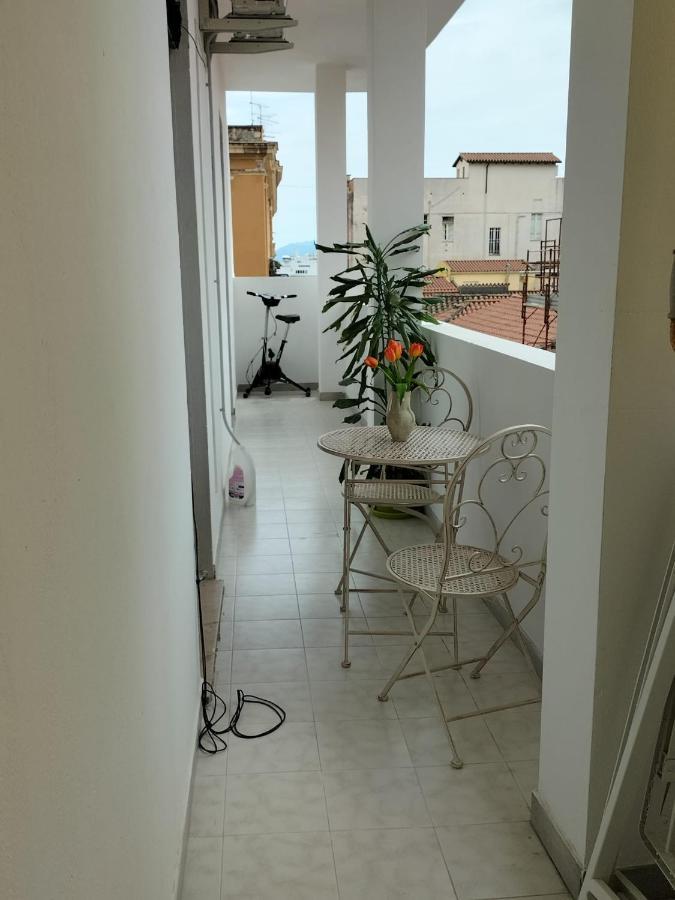 Rosa'S Apartment With Terrace Cagliari Exteriör bild