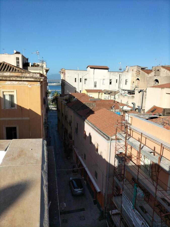 Rosa'S Apartment With Terrace Cagliari Exteriör bild