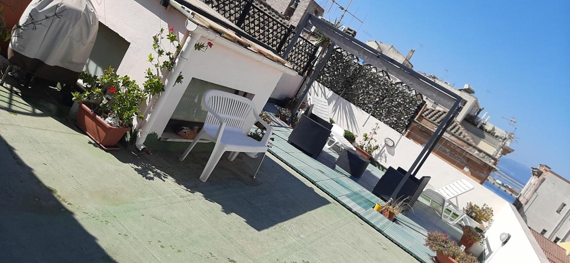 Rosa'S Apartment With Terrace Cagliari Exteriör bild