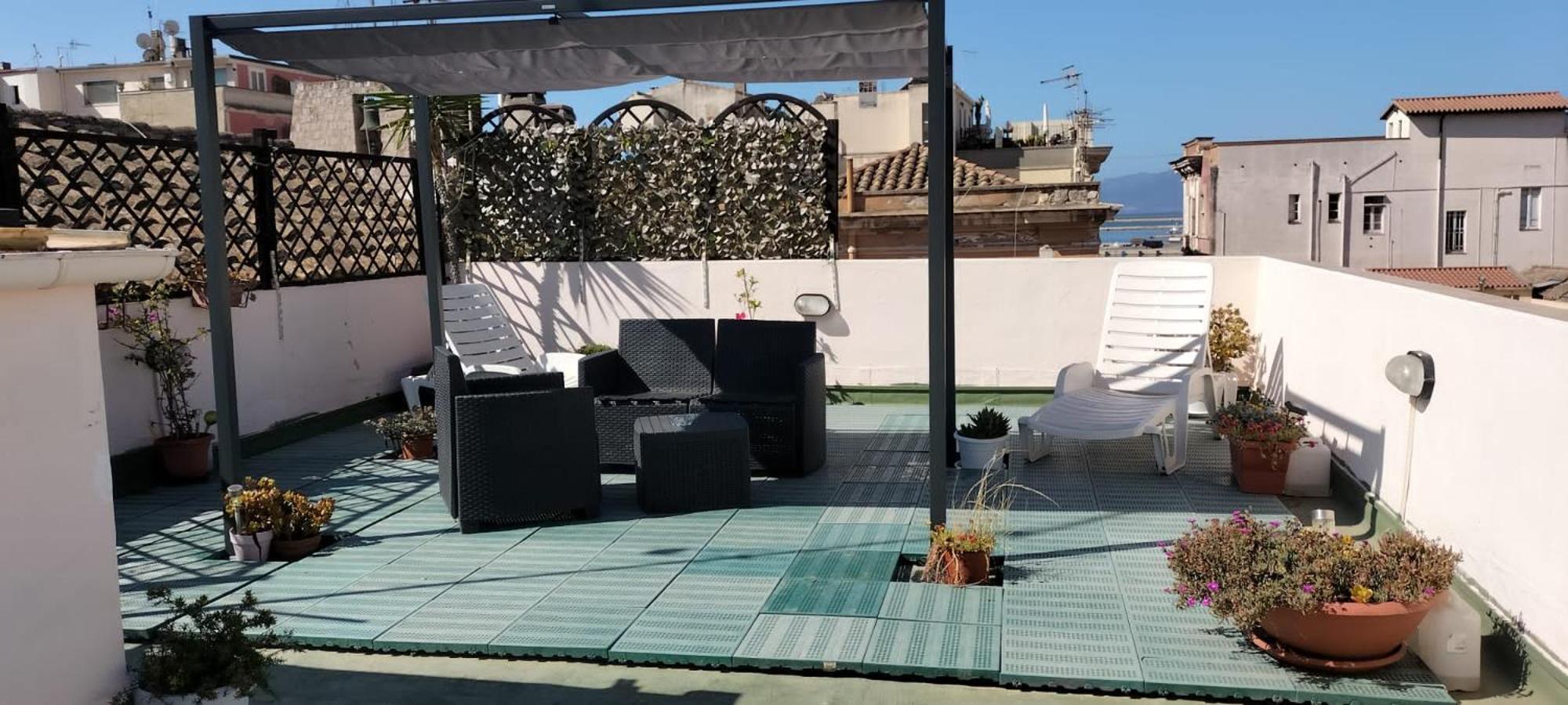 Rosa'S Apartment With Terrace Cagliari Exteriör bild